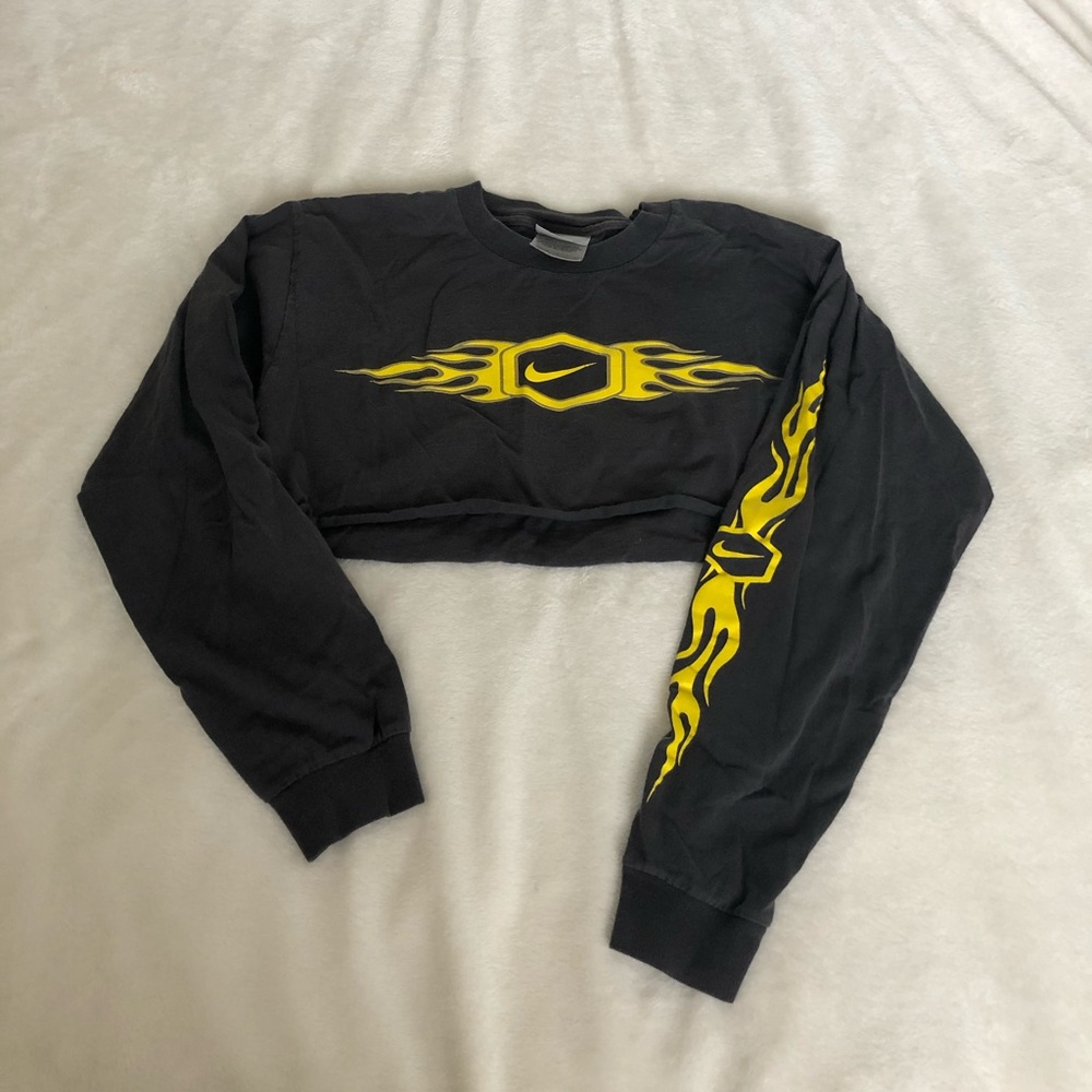 Nike cropped long sleeve! ⚡️